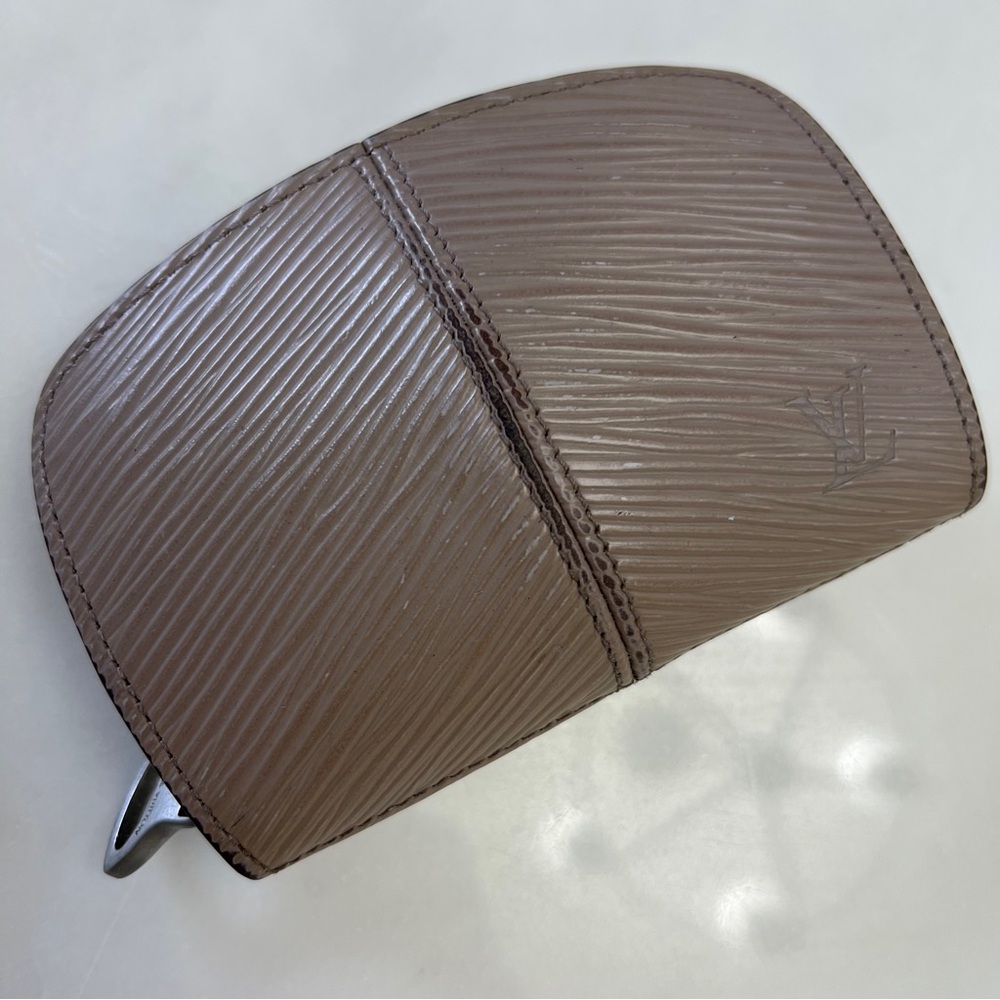Louis Vuitton Lilac Epi Wallet | Chic Clamshell Design | Silvertone Hardware
